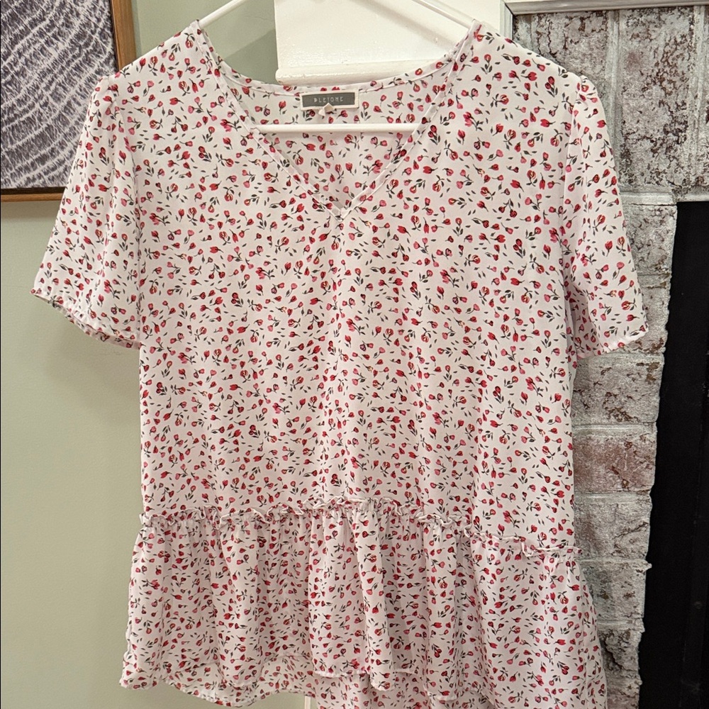 Pleione Floral V Neck Short Peplum blouse leightweight